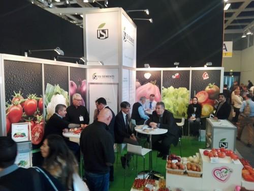 Stand de ISI Sementi, siempre abarrotado
