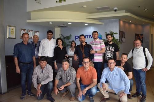 El grupo de visitantes junto al equipo de Politiv Europa y Politiv Ldt.