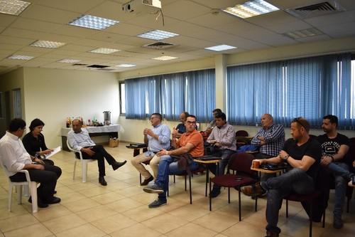 Los asistentes han podido intercambiar sus opiniones durante la charla.
