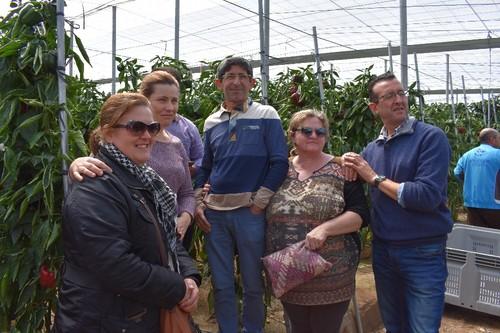 Agricultores en una de las fincas visitadas