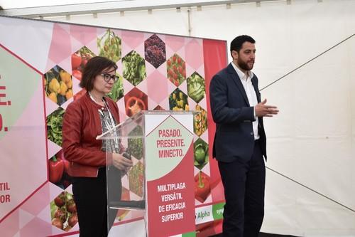 Resolviendo las dudas del público.