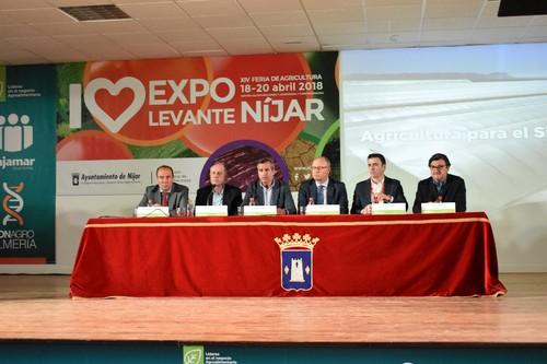 Mesa de expertos para el debate sobre la producción y la comercialización.