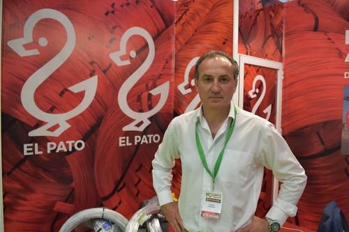 Roberto Gonsálbez en el expositor de Trefimed.