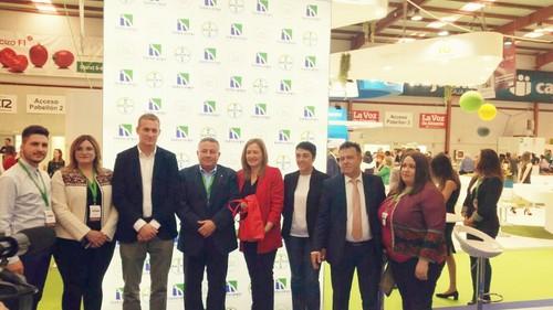 La alcaldesa de Níjar junto a Juan Sánchez, presidente de Hortocampo