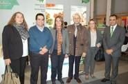 Rodríguez posa junto a empresarios almerienses y junto al concejal de Agricultura ejidense, Manuel Gómez Galera.