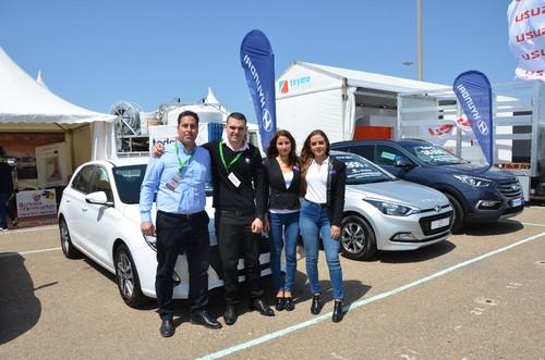 Equipo de Hyundai asistente a la feria.