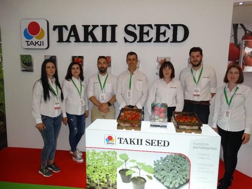 Parte del equipo de Takii Seed en su espacio expositor en Expolevante.
