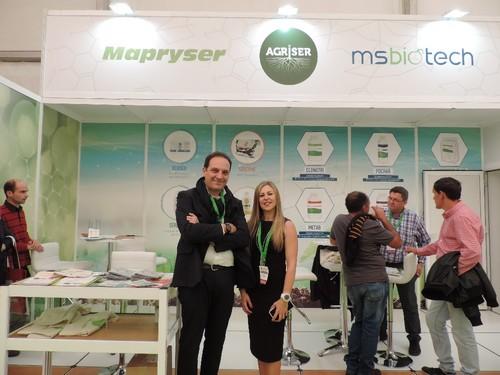 V. Michele Sllitto, marketing manager de Msbiotech junto a Olga Peña, ingeniero técnico agrícola de Agriser