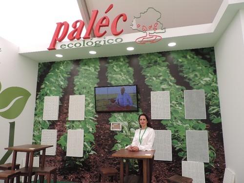 Ester Ruiz, comercial de Paléc