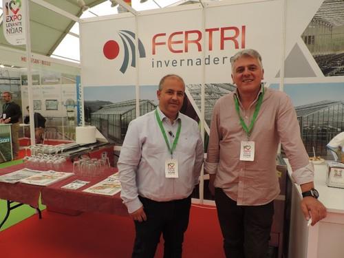 Manuel Fernández, gerente de Fertri Invernaderos junto a Ramón Santiago, administrativo de la emrpesa