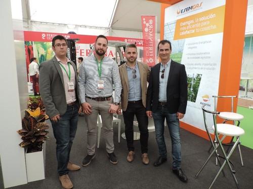 Gabriel Cara, director gerente de Repsol junto al equipo de Esemgas