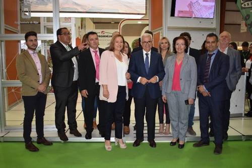 El vicepresidente de la Junta de Andalucía ha visitado la feria en su tercera edición.