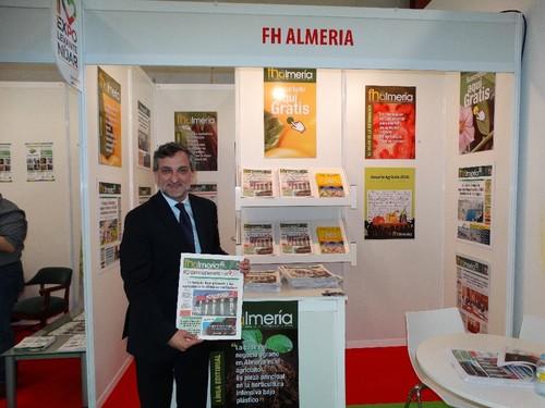 El vicepresidente segundo de Diputación, Ángel Escobar, en el stand de FHALMERÍA.