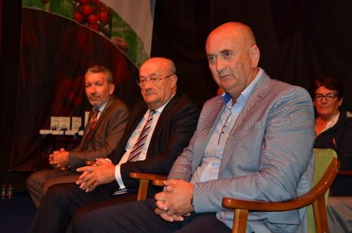Los tres encargados de recoger los galardones en la noche del 25 de mayo.