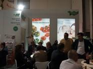 Stand de Vegacañada y Agroponiente abarrotado de público