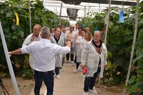 Un grupo de agricultores de Vicasol acudió a la cita con Seminis.
