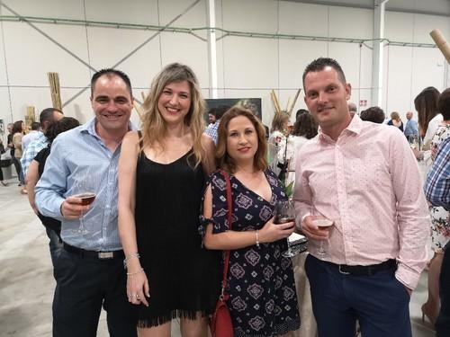La inauguración tuvo acerca de 150 invitados, clientes, proveedores, amigos y familiares.