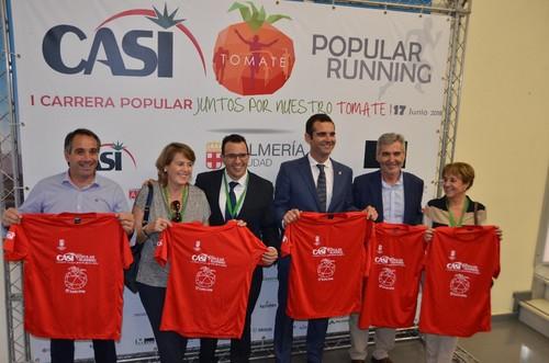 Foto de familia con la camiseta oficial del evento.