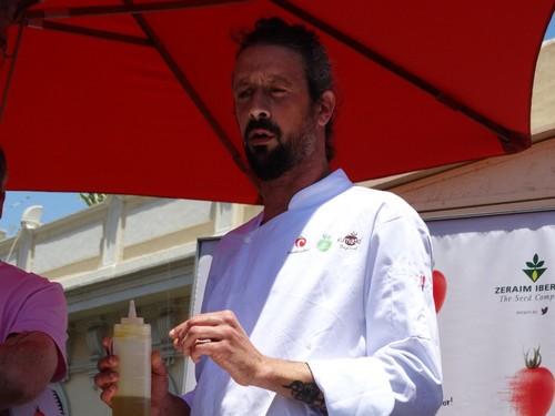 El chef David Sorroche durante su explicación de los platos.
