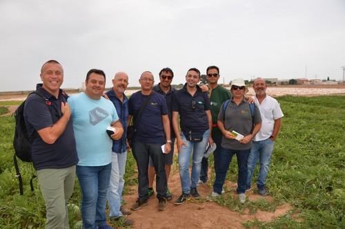Grupo de profesionales que conocieron de primera mano las novedades de la casa de semillas.