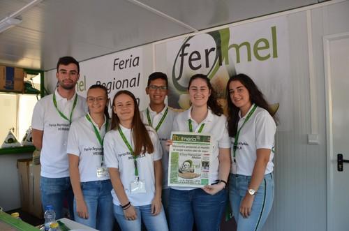 Voluntarios con fhalmería.