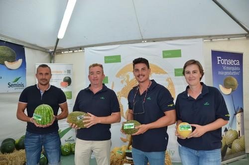 José Sandoval, José Ramón Martí, José Guirado y Caridad Carrascosa, de Seminis, posaron en su expositor.