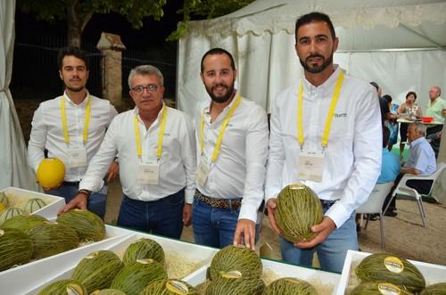 Parte de los técnicos de HM.CLAUSE que se han desplazado hasta Ferimel posaron con sus variedades estrella.