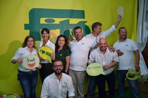 El equipo de Fitó posa divertido en su propio 'photo call'