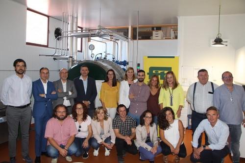 Foto de familia de periodistas especializados asistentes al evento, junto a los ponentes de Semillas Fitó, Consum, Huercasa y Cocina de Ideas.