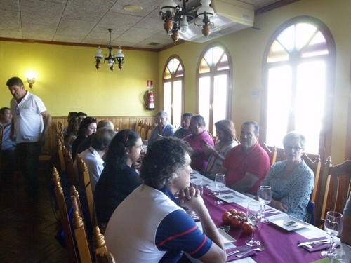 Agricultores charlando antes del comienzo de las jornadas.