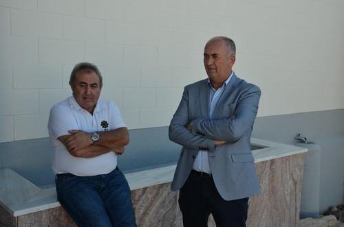 Martín conversando con algunos agricultores asistentes al acto.