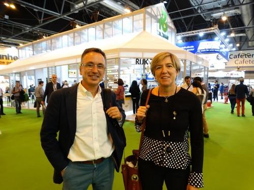 Ángel Barranco y Mari Carmen Galera, de TECNOVA, visitando la feria