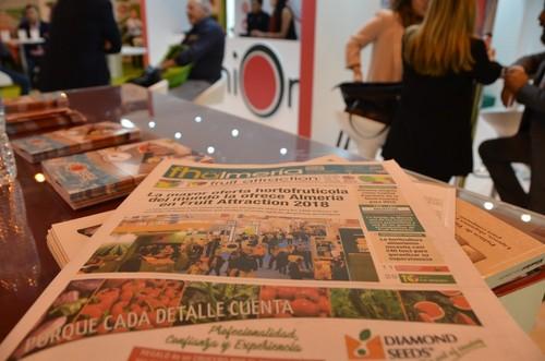El periódico de FHALMERÍA en el stand de Sandía Fashion.