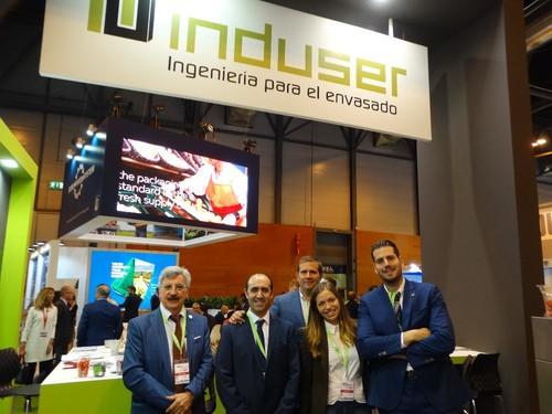 Algunos de los trabajadores de Induse, no dudaron en posar para nuestro periódico
