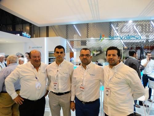 Los trabajadores de Servalesa también tuvieron un momento para posar para Fhalmería