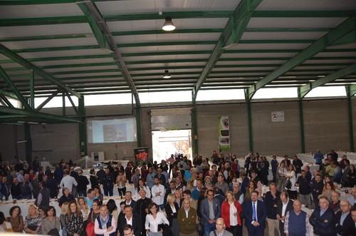 Un gran número de clientes, trabajadores y proveedores acudieron al acto.