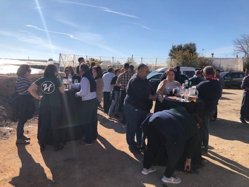Los agricultores disfrutaron de una gran comida.