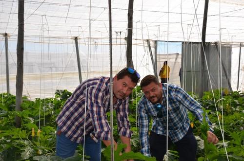 Esto agricultores no dudaron en posar para Fhalmería