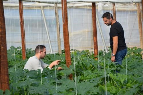 Estos jóvenes agricultores intercambian sensaciones acerca de Mítica