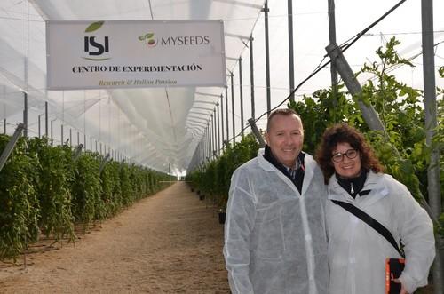 Albert Alcón junto a Alice Brunazzi, genetista de ISI Sementi