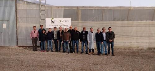 Equipo y directivos de ISI Sementi en la finca donde se realizan las jornadas de tomate