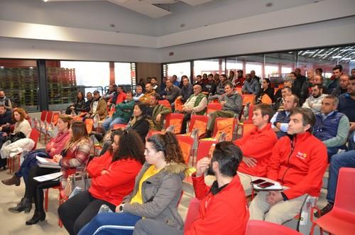 Parte de los asistentes al evento celebrado en la sala de subastas.