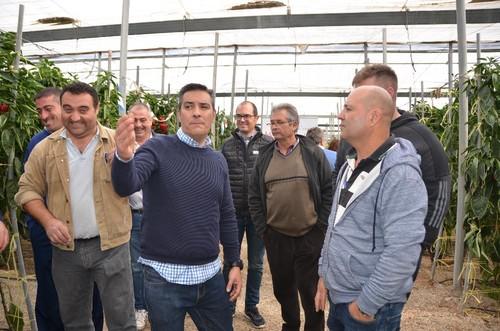 Jesús García explicando a los asistentes las características de las distintas variedades.
