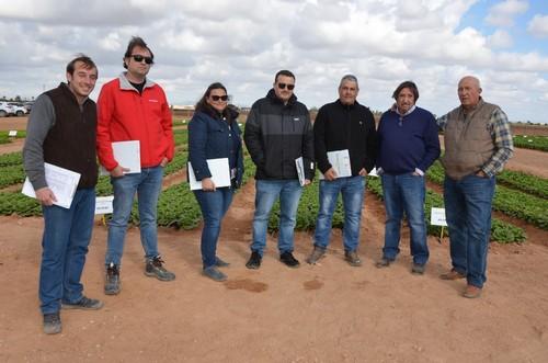 Profesionales de Primaflor conociendo las últimas novedades de Ramiro Arnedo