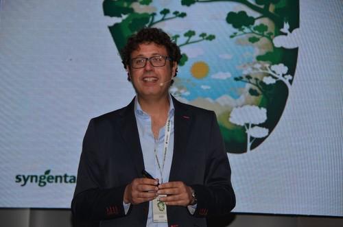 Luis Martín es el responsable de la unidad de hortícolas en Iberia y fue el encargado de abrir la jornada.