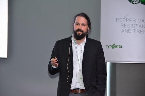Diego Díaz, responsable de pimiento para Iberia, durante su intervención.