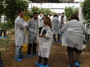 Técnicos y agricultores conociendo los pormenores de Valkirias.