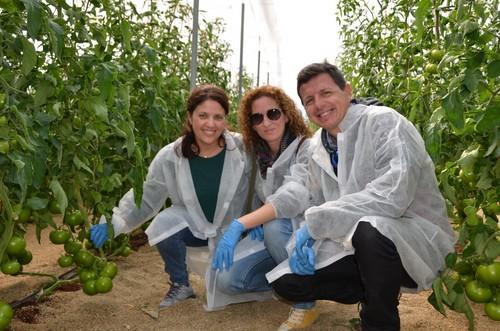 Manolo Hernández, junto a Cristine Díez ('madre' de Alvalade RZ) y Silvia Ruiz