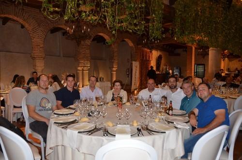 Los asistentes disfrutaron de una gran cena.