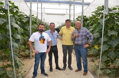 Agricultores junto a José Luis Martínez (a la izquierda), delegado en Andalucía Oriental de la casa de semillas Ramiro Arnedo.